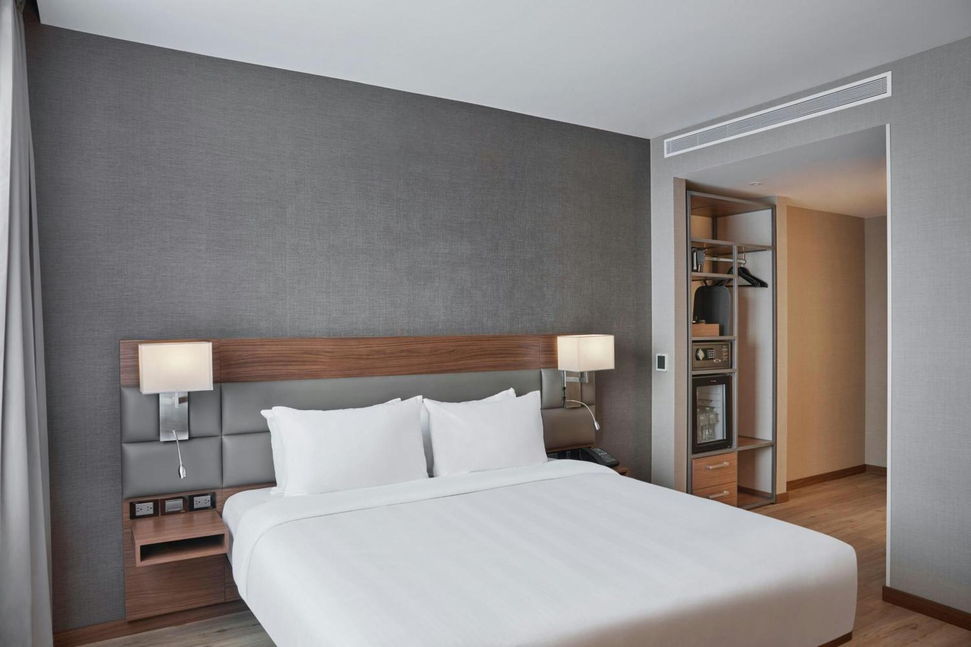 Ac Hotel By Marriott Saltillo Exterior photo